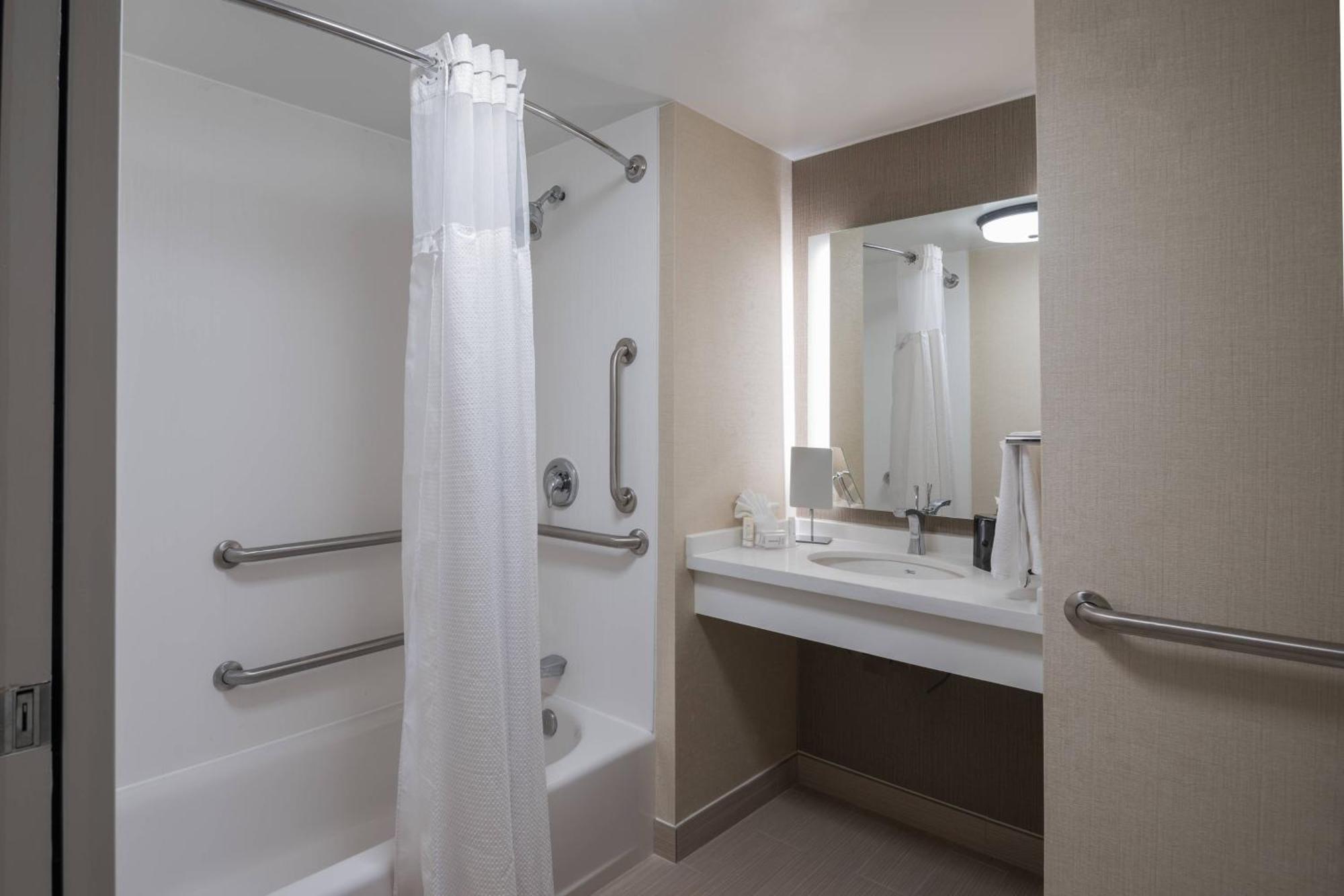 Courtyard By Marriott Charleston Historic District Hotel Bagian luar foto