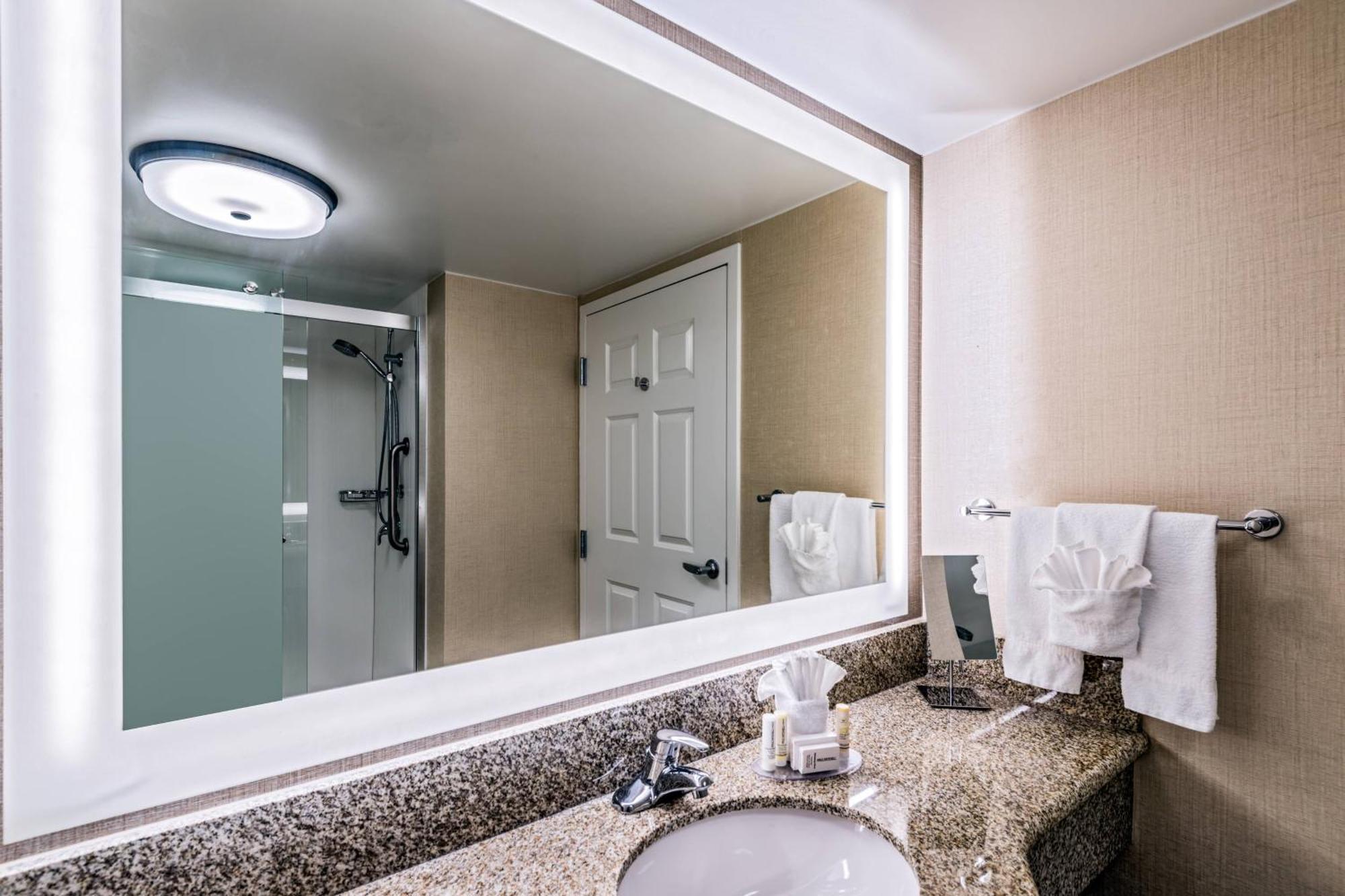 Courtyard By Marriott Charleston Historic District Hotel Bagian luar foto