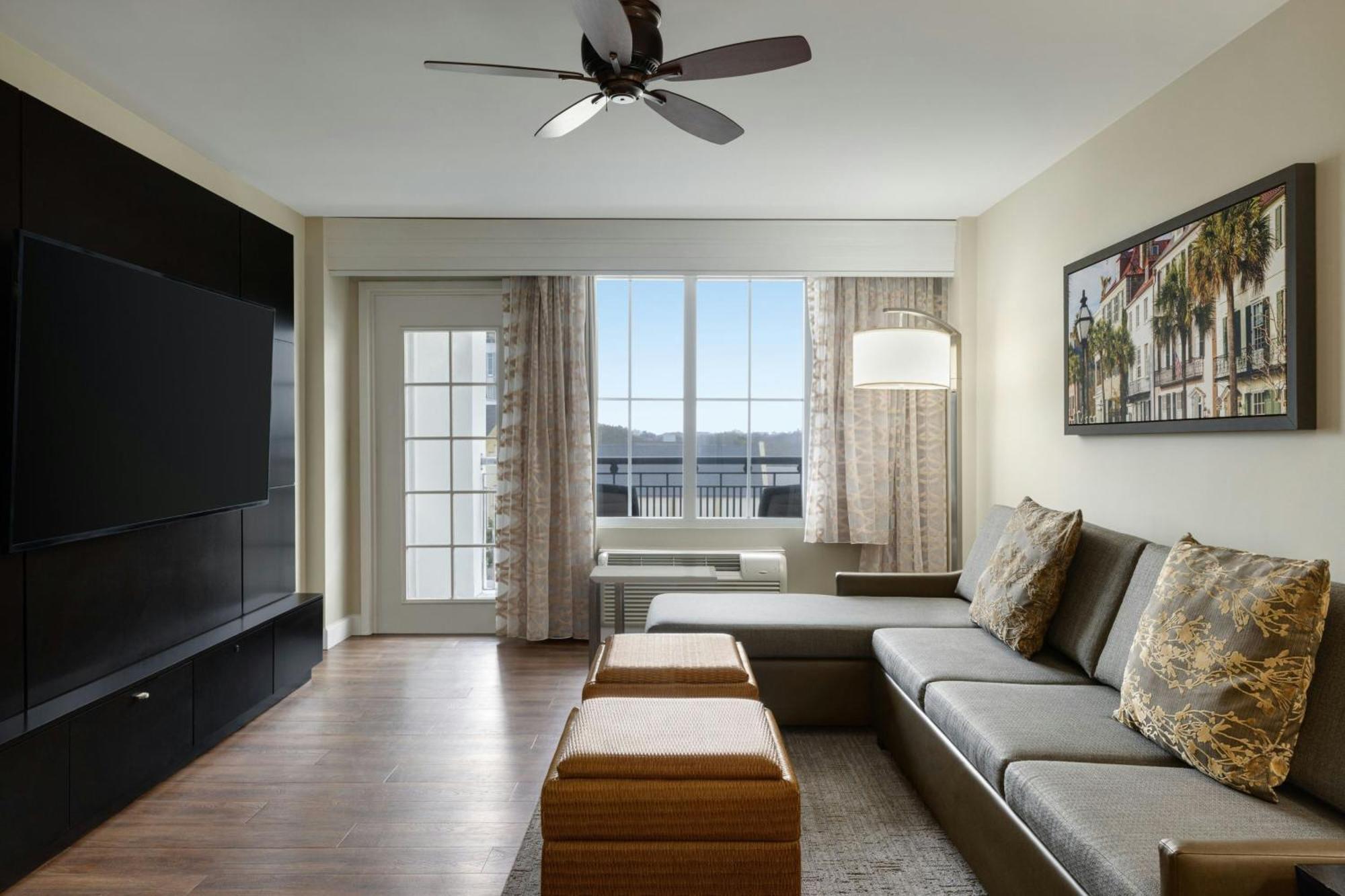 Courtyard By Marriott Charleston Historic District Hotel Bagian luar foto