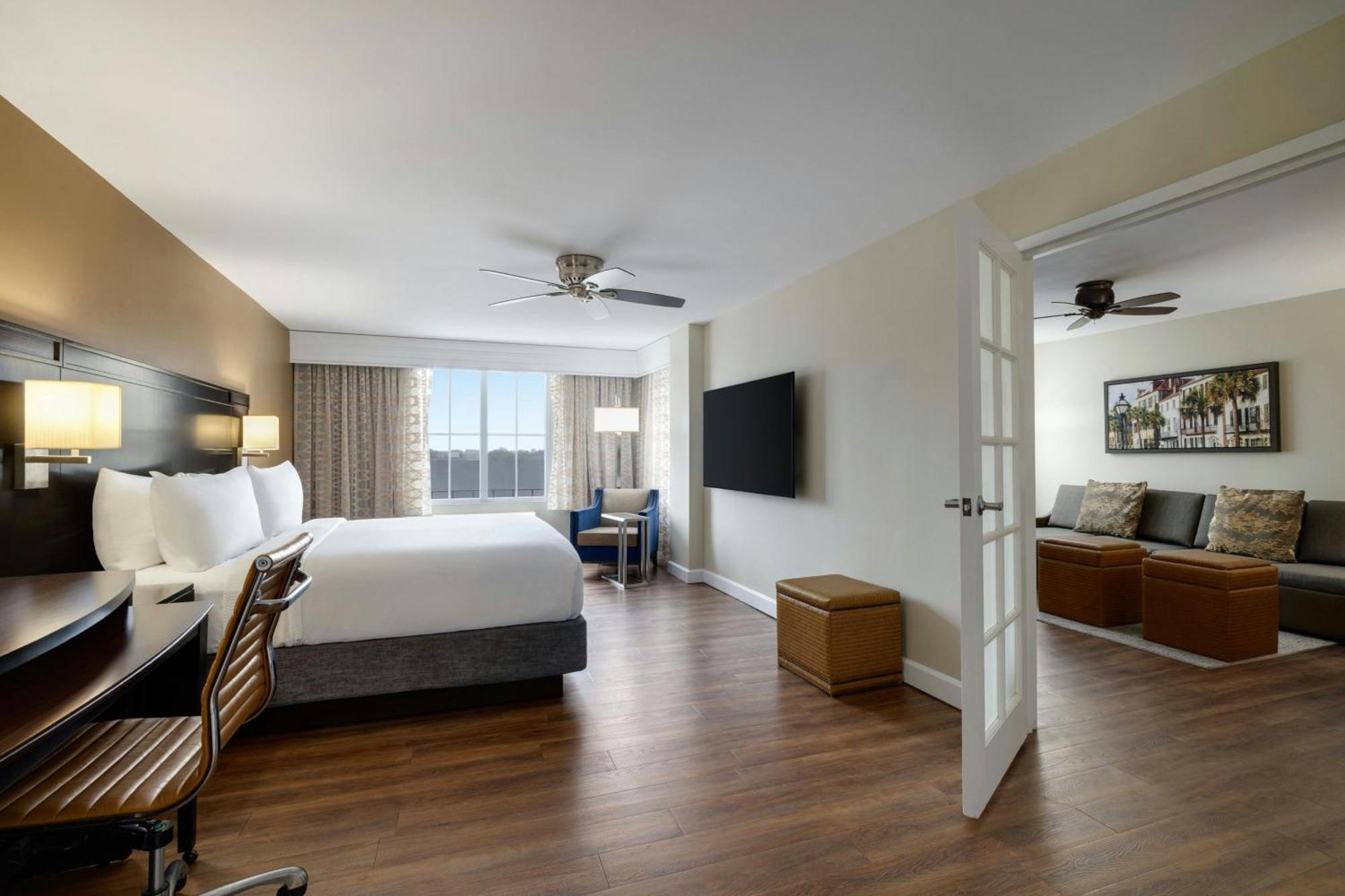 Courtyard By Marriott Charleston Historic District Hotel Bagian luar foto