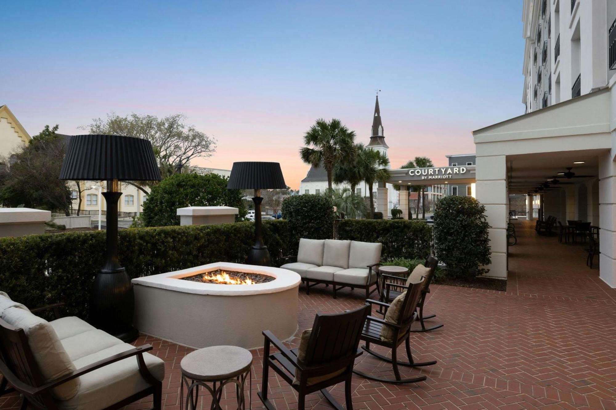 Courtyard By Marriott Charleston Historic District Hotel Bagian luar foto