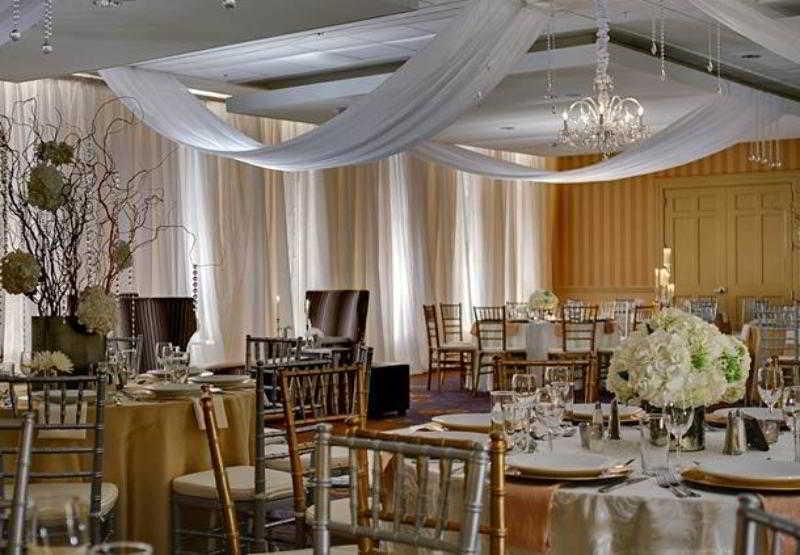 Courtyard By Marriott Charleston Historic District Hotel Restoran foto