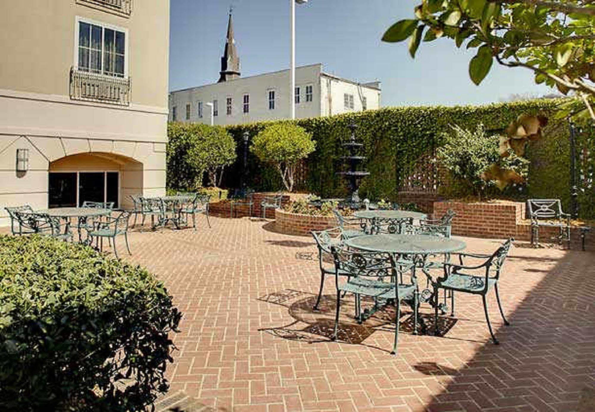 Courtyard By Marriott Charleston Historic District Hotel Bagian luar foto