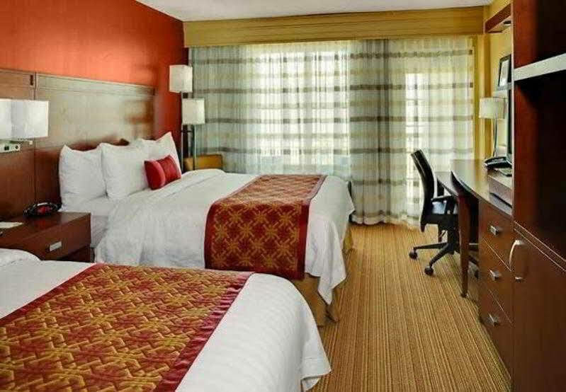 Courtyard By Marriott Charleston Historic District Hotel Bagian luar foto
